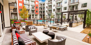 Met on 7th Gallery 6