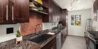 Top Floor Queen Anne Unit! (Beautiful views & 3 Parking Spaces) Gallery 19