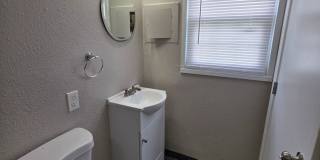 Spacious 2 Bed, 1.5 Bath Duplex Near Red Bridge Gallery 7