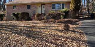 4 Bedroom || 2.5 Bathroom Home in Boonsboro Gallery 1