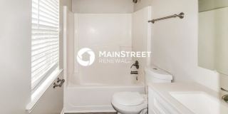 329 Lakeshore Drive Gallery 12