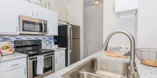 Riverwalk Luxury Apartments Gallery 7