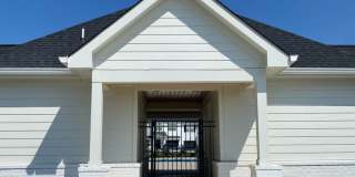 Like New Luxury Townhome! 3 BR, 2.5 BA, 2 Car Garage, Pool, Dog Park, and More! Gallery 34