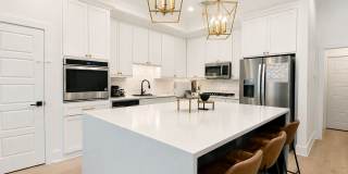Custom Home Off Tiger Bend|Great Location Gallery 6
