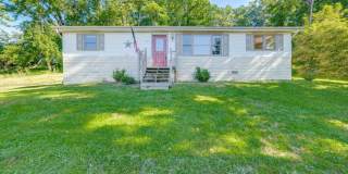 One-Level 3BR/1.5BA Ranch in Prime Blountville Location Gallery 1