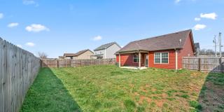 Beautiful Newer Home Close to Fort Campell and I24 Gallery 1
