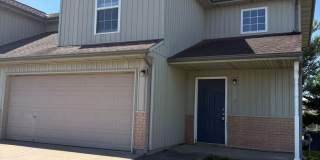 Spacious 3 bedroom, two level duplex in Raymore with new flooring! Gallery 1