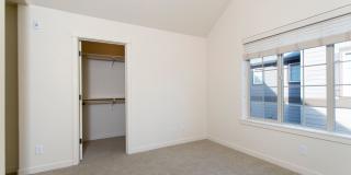 2BD 2.5BA + Bonus Room/Den/Office Townhouse w/Garage + AC + Washer/Dryer Included Gallery 15