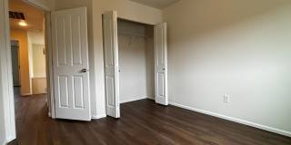 Keep Cool in this Air Conditioned Home in Gated Community! Gallery 13
