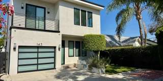 Five Bedroom/Four Bathroom Luxury House in Koreatown Gallery 1