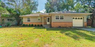 Three Bedroom Home in tree filled neighborhood! Gallery 1