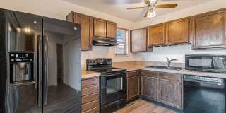 3 Bedroom, 1.5 Bath Condo Available in Cinnimon Courtyard Gallery 3