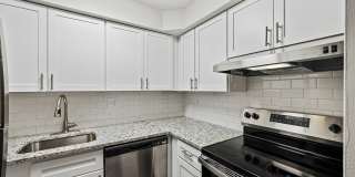 Beacon Pointe Apartments & Townhomes Gallery 1