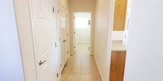 3 Bedroom, One Level Furnished Home in Emerald Ridge Gallery 8