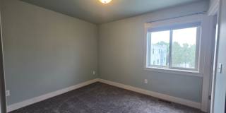 Beautiful 2 bed 1.5 bath townhome Gallery 14