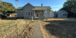 3 bedroom home on double lot close to park Gallery 1
