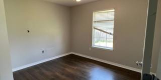 Spacious 4 Bedroom in South Crestview Gallery 30
