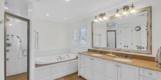 420 Tuttle Avenue Gallery 24