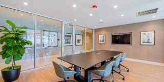 Essence Essence Gallery 26