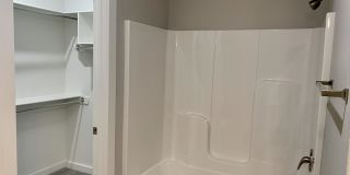 402 Red Robin St Gallery 13