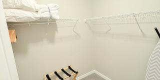 Fully Furnished 1 bedroom with Den! Short Term Lease Available Gallery 11