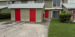 Spacious 2 Bedroom Orlando Condo with Water Included – Available Now! Gallery 1