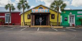 ** CANAL VIEW 2 BEDROOM\2 BATH CONDO ** SEASONAL OR ANNUAL ** BLUE POINT CLOSE TO DOWNTOWN NAPLES AND NAPLES BEAUTIFUL BEACHES ** CANAL BOAT SLIP AVAILABLE ** Gallery 5