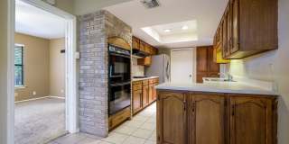 Great one story home with brick exterior on oak covered cul de sac lot Gallery 14