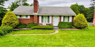 Appealing 3-Bedroom Home in Upper St. Clair - Available in August! Gallery 1