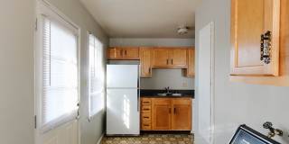 PRELEASING for AUGUST! Close to Campus Gallery 1