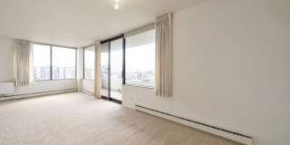 Stunning Queen Anne south slope condo with parking Gallery 6