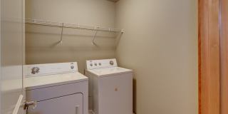 Park-Like Setting, 3+ Bedrooms, Great location - Kona Ct Gallery 18