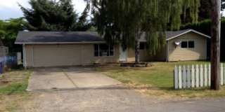 Beautifully Updated 4-Bedroom Home with Large Fenced Yard & Fire Pit Gallery 3