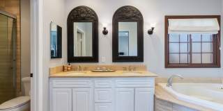 546 N Indian Canyon Dr Gallery 26