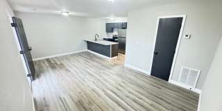 2 Bedroom , 1 Bathroom Apartment! Gallery 1