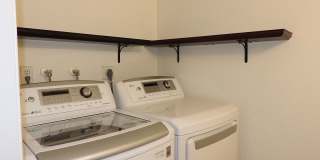 Lovely 2 bedroom townhouse Gallery 13