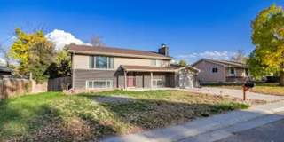 Room in a large shared home, great neighborhood, friendly roommates! Gallery 5