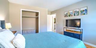 2417 Glenrose Avenue - A Gallery 16