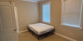 Spacious 4 Bed, 2.5 Bath Home Near Devine Street | Available July 1 Gallery 16
