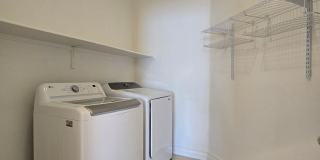 An Amazing NW Home! Over 3300 sq ft w/ pool & spa! Must see! Gallery 50