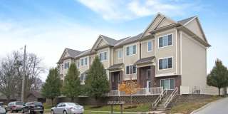 Luxury Iowa City townhouse close to UIHC and Kinnick Gallery 1