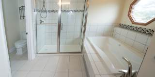 DeLong Lake Condo Gallery 15