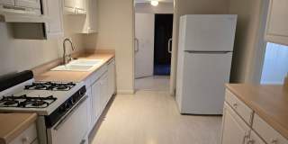 3 Bedroom 2 bathroom minutes from UNM and local shopping Gallery 4