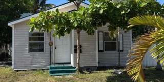 2127 Cleveland Street unit: Front Gallery 1