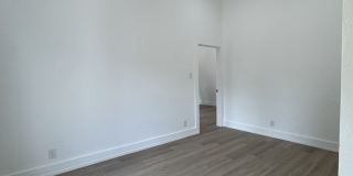 105 Forrest Gallery 8