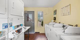 Awesome open Studio Apartments Close to Downtown Gallery 7