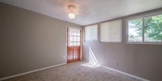 1317 South Pennsylvania Avenue | Springfield, MO 65807 COLLEGE PRE-LEASING – Fresh Interior Remodel – Walk to Campus Gallery 16