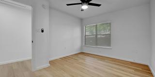 Top of the line 6 bed in West Campus!!! 1913!!! Gallery 13
