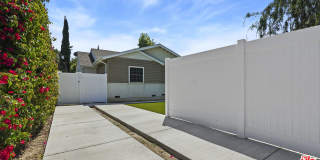 13842 Hamlin Street Gallery 8