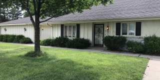 2 CAR GARAGE! COMMUNITY POOL! FANTASTIC PATIO AND SUN ROOM! Gallery 1